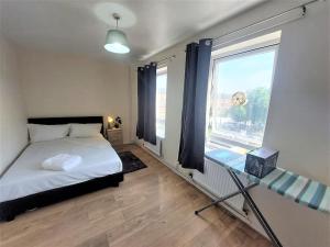 London Zone 2, Spacious 3 Bedroom House