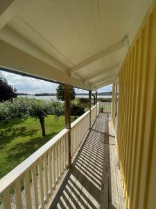 Cosy little house with sea view and great location