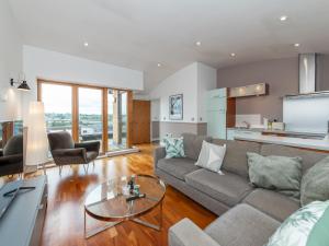 Newly built Top-Floor Flat with Private Terrace - Pass the Keys