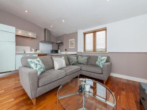 Newly built Top-Floor Flat with Private Terrace - Pass the Keys