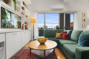 Cosy 2-Bed with Modern Design & Alfresco Dining - Fitzroy