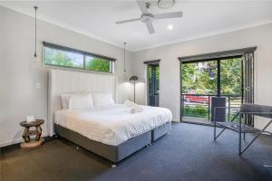 Corker in Suffolk Park - Belle Escapes Byron Bay