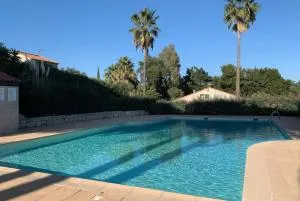 Petite maison dans résidence avec piscine - Le Mourillon