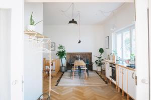 raum life - Vintage Loft - Heimkino Netflix - 2x privat Parkplätze