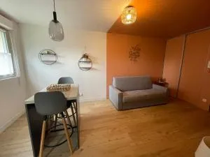 Studio neuf & Parking - linge inclus - Orchaise
