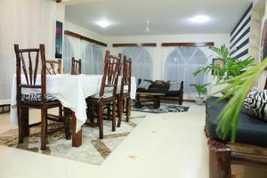 LN NYALI HOMESTAY ROOMs AND APARTMENTS WITH SWIMMING POOL