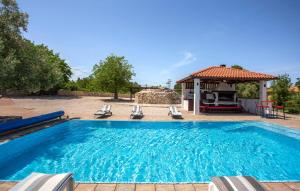 Villa With Pool, Jacuzzi, Sauna, Fitness, Playground & Wine Cellar 