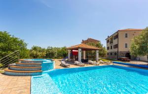 Villa With Pool, Jacuzzi, Sauna, Fitness, Playground & Wine Cellar 