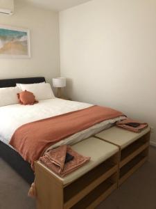 Cosy Beach Apartment with Free Secure Car Park