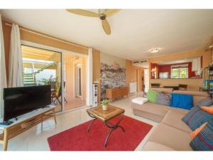 Apartment Penthouse Las Palmeras by Interhome