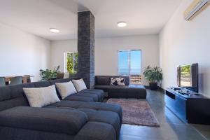 GuestReady - Spacious stay with sea views