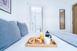 Cozy 2 Bedroom Apartment in Sutton