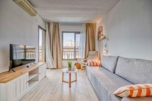 118 - Modern Beachfront Apartment