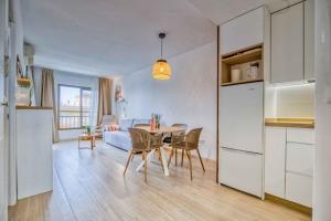 118 - Modern Beachfront Apartment