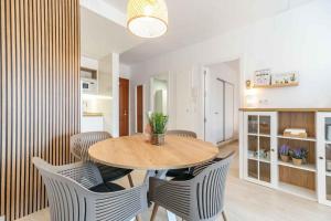 118 - Modern Beachfront Apartment