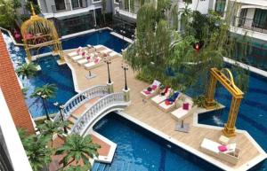 Espana condo resort pattaya by Nongying