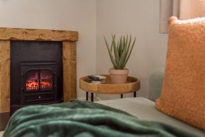 Squirrel Bank, with a hot tub & parking