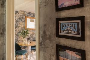 Squirrel Bank, with a hot tub & parking