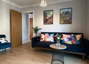 2 Bedroom Flat near Redhill train station, easy access to Gatwick & London