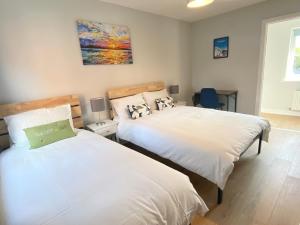 2 Bedroom Flat near Redhill train station, easy access to Gatwick & London