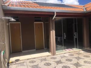 Casa com piscina em Brodowski