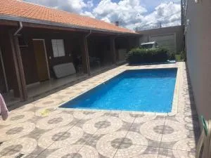 Casa com piscina em Brodowski - Altinópolis