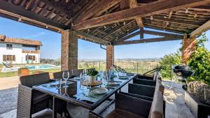 Villa Perla, hilltop location with pool