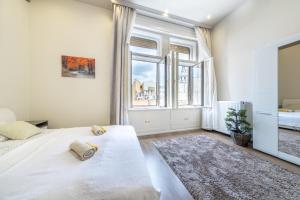 Eagle-eye downtown apartments by souperapartments