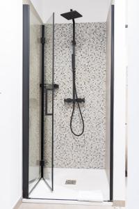 Penthouse with Panoramic Terrace -3 Min to Metro A