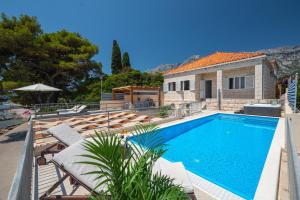 Beachvilla AdriaStone with Pool and Jacuzzi
