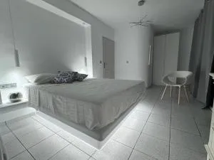 Rocks of the Aegean - 阿吉奥斯普罗科皮奥斯