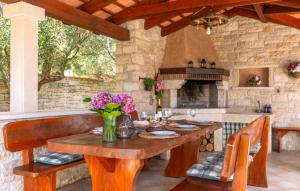 Beautiful Villa Mara with pool in Sv Lovrec 