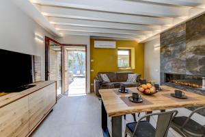 Villa Beatrice front lake