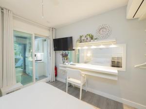 Cubos Poseidon Apartment 3 & Pool