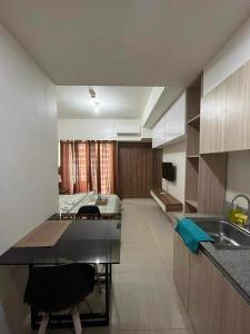 Olivias Staycation 1827