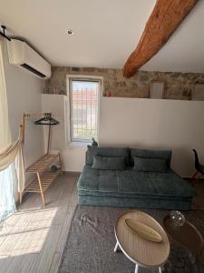 Studio avec piscine