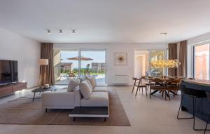 Stunning Home In Bale With Wifi 