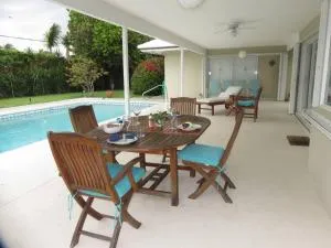 Spacious villa, pool, water views, walk to beach - 西棕榈滩