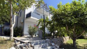 ARYVE® Boutique-Ferienvilla mit Meerblick, Pool und Design-Interieur in Bribir 