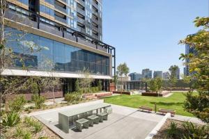 62D Fully Equipped 2BR Abnb Property, Perfect for a Local Experience in Melbourne with Free Parking