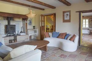 Maisons de vacances Maison Littre - Piscine chauffee - Au calme entre vignes et foret : photos des chambres