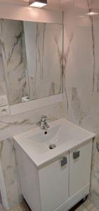 Grand T2 Meublé-Juan Pins-Logt8