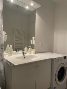 Appartements Charmant deux pieces avec balcon : photos des chambres