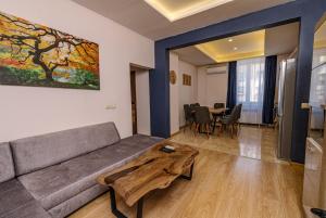 3BDR, Top Center Retreat, Sofia Heart, FREE Parking