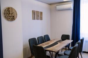 3BDR, Top Center Retreat, Sofia Heart, FREE Parking