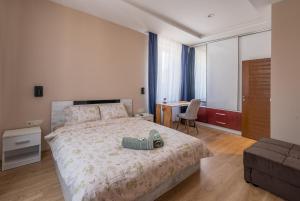 3BDR, Top Center Retreat, Sofia Heart, FREE Parking