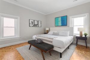 Brilliant Downtown Chicago 3-Bedroom Condominium