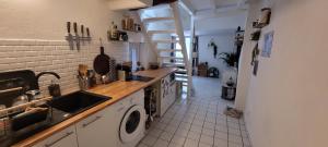 Appartement duplex sur les toits dAix avec terrasse ensoleillée