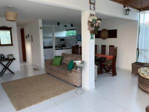 Excelente casa equipada em condomínio em Gravatá