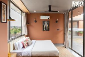 StayVista at Terracotta Skies with Courtyard & Pool
